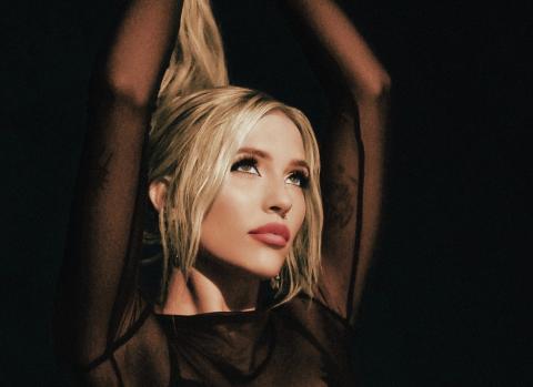 Lennon Stella Talks to Students About Journey from Nashville to Debut